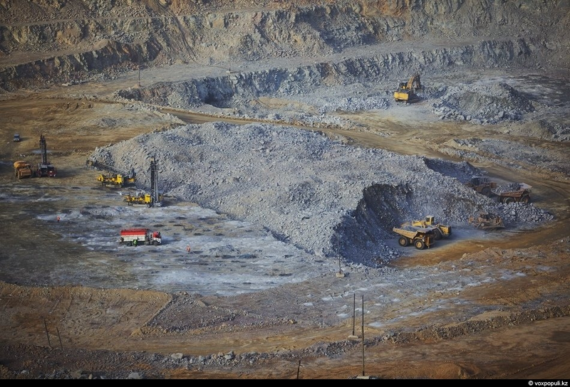 Illustration for article titled Former Soviet Mines Are Like Artificially Constructed Pits Of Hell